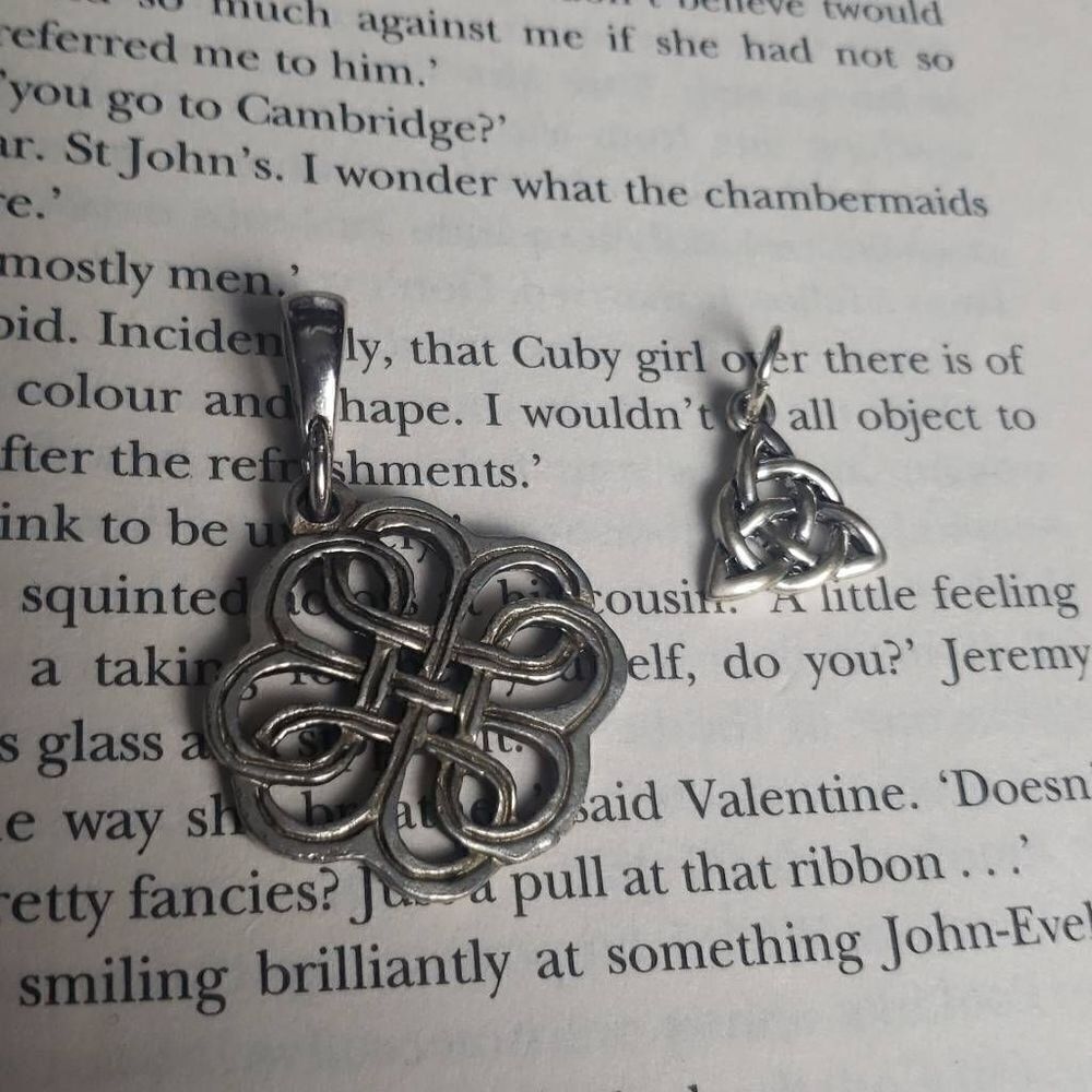 ‎2 Silver Celtic Pendents